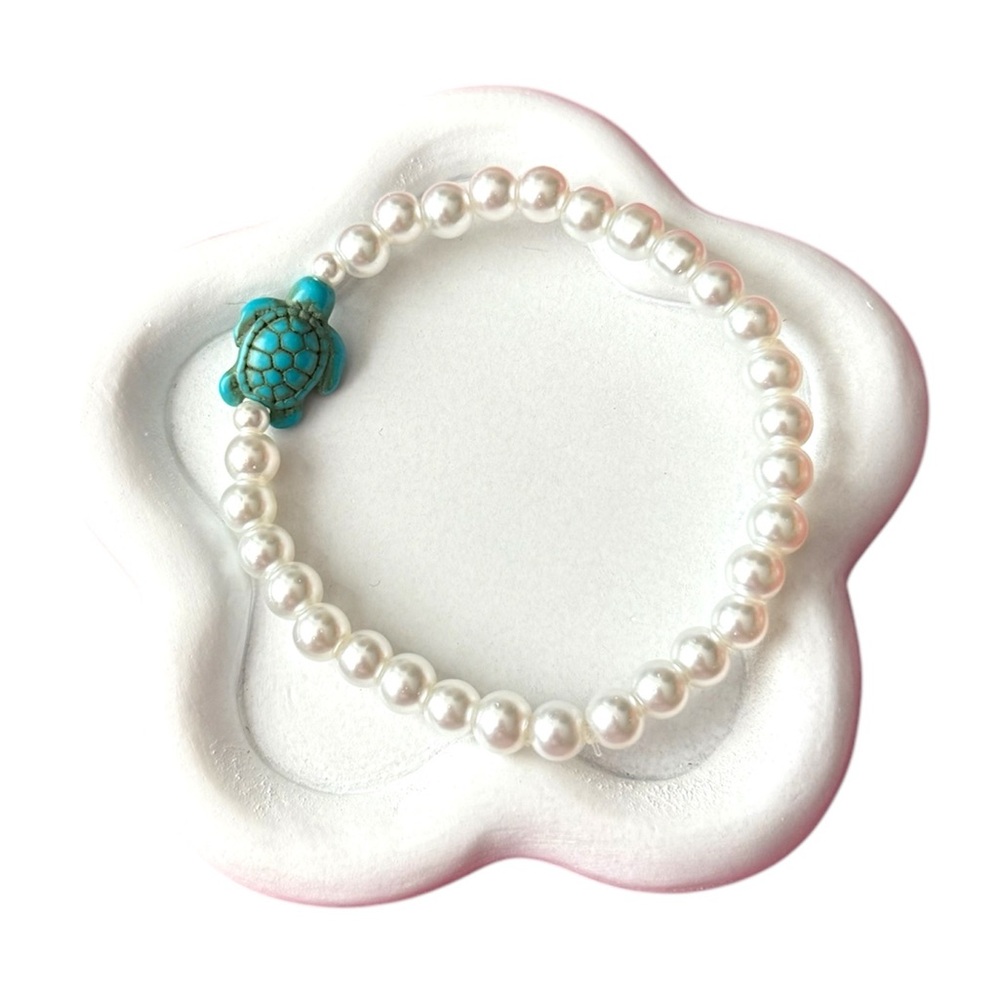 Pearl Bracelet with Turquoise Turtle Charm